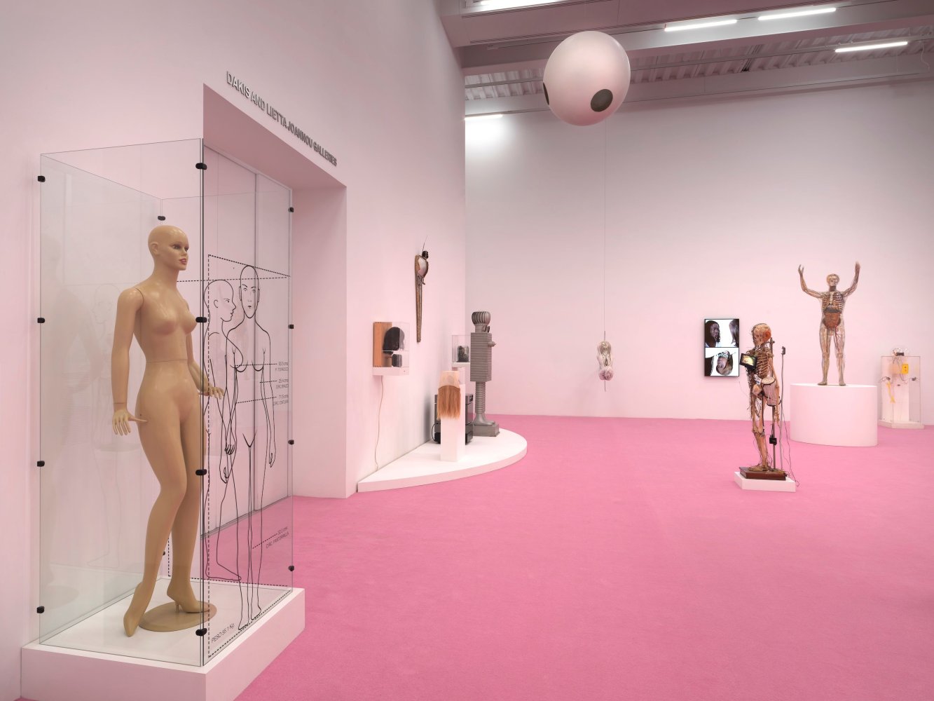 "New Humans: Memories of the Future", Ausstellungsansicht, New Museum, New York 2026