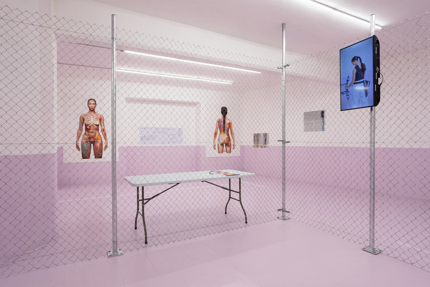 SAGG Napoli "Sempre contratta", Ausstellungsansicht, Basement Roma, 2024/2025