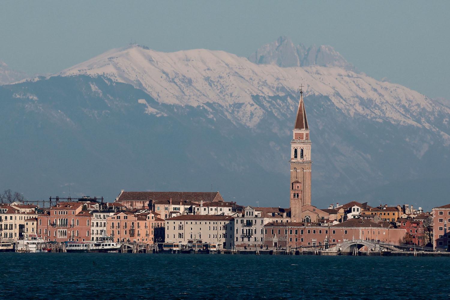 Venedig mit den Dolomiten im Hintergrund