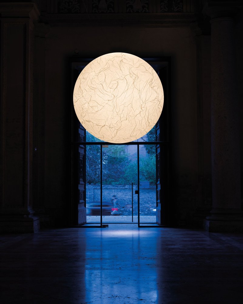 Ausstellungssansicht, "Davide Groppi. Un’ora di luce", Kirche Sant'Agostino, Piacenza 2026