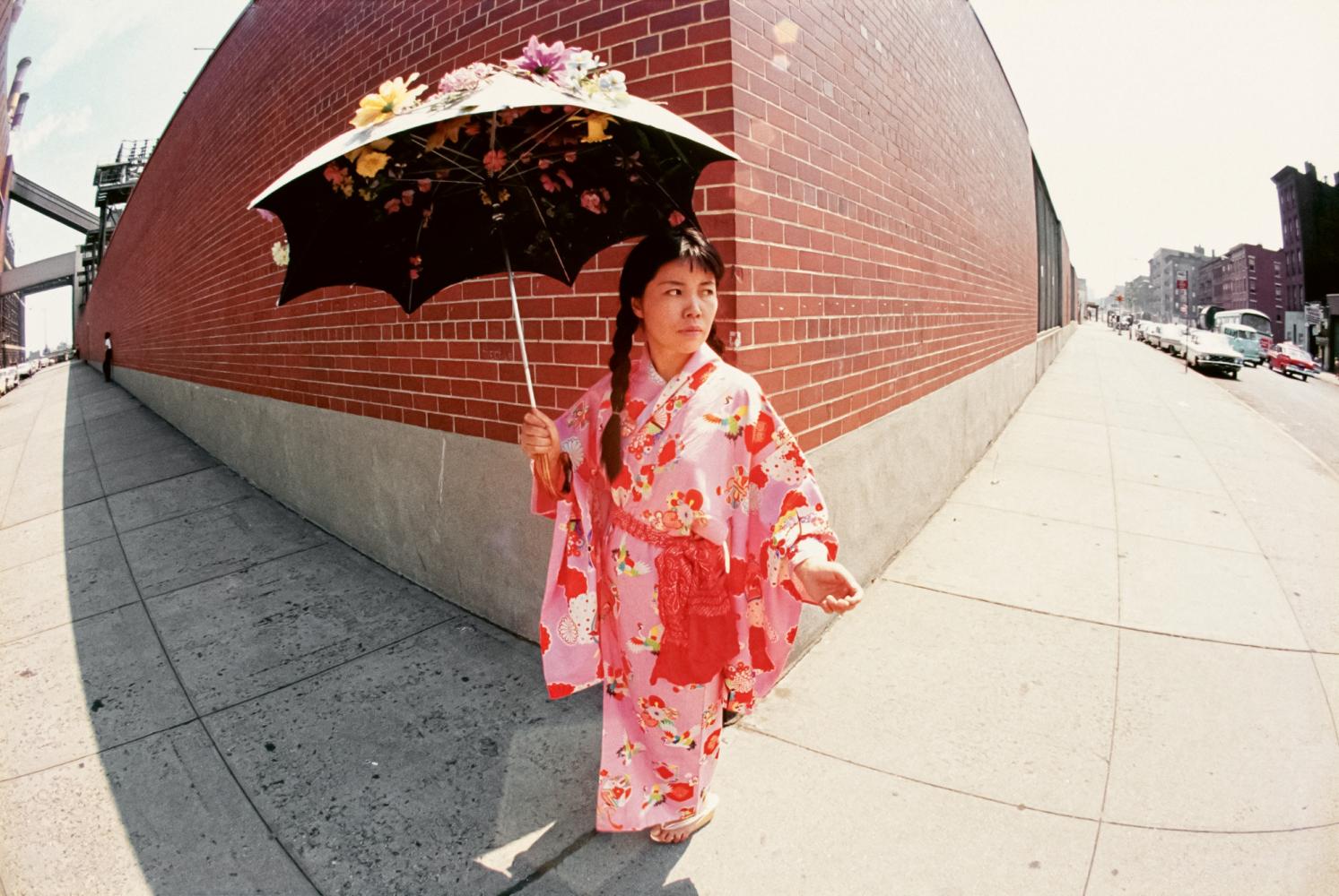 Yayoi Kusama "Walking Piece", um 1966