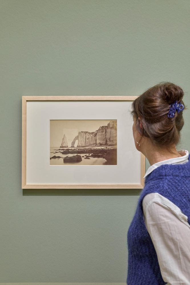 Ausstellungsansicht "Monets Küste. Die Entdeckung von Étretat"