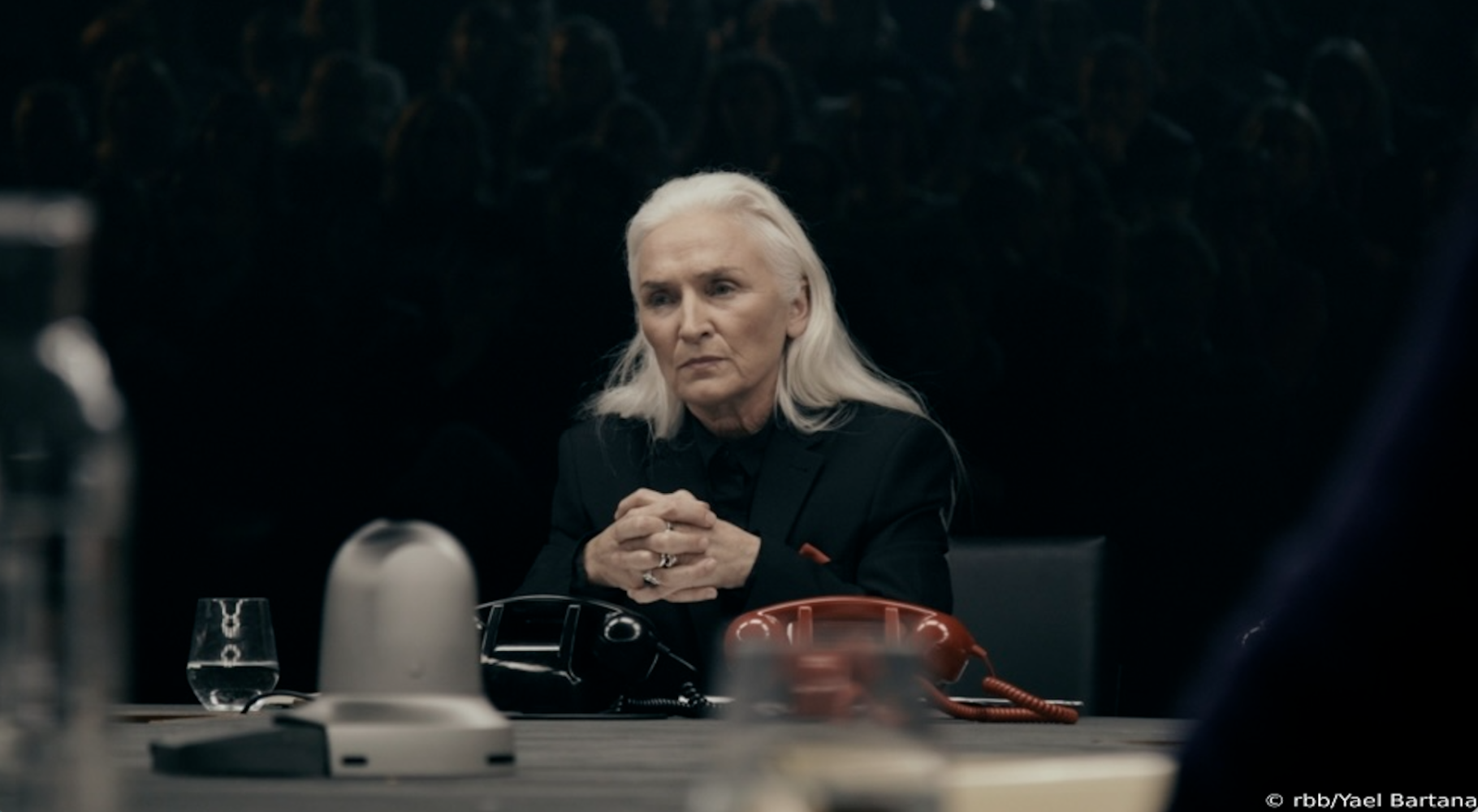 Yael Bartana "Die Präsidentin – Two Minutes To Midnight", Filmstill, 2021