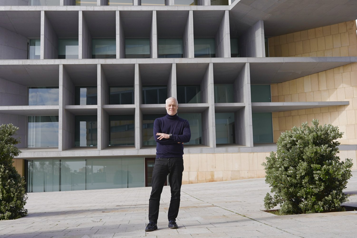 Daniel Hug, Direktor der Art Cologne, vor dem Palau de Congressos in Palma