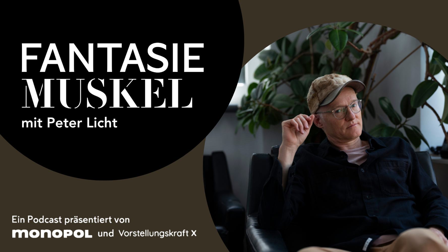 Podcast-Grafik 'Fantasie Muskel' mit Foto einer sitzenden Person mit Kappe; Logos unten links.
