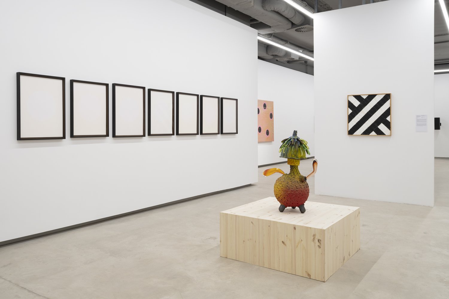 "Aether Commons: Refracted Cosmologies", Ausstellungsansicht, Stefan Gierowski Foundation, Warschau, 2026