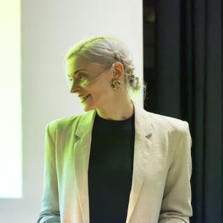 Porträt Anne Simone Kiesiel